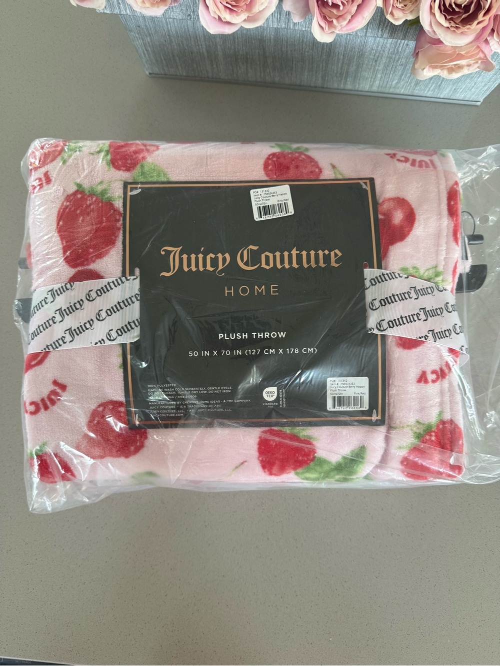 Juicy couture home strawberry, throw plush blanket